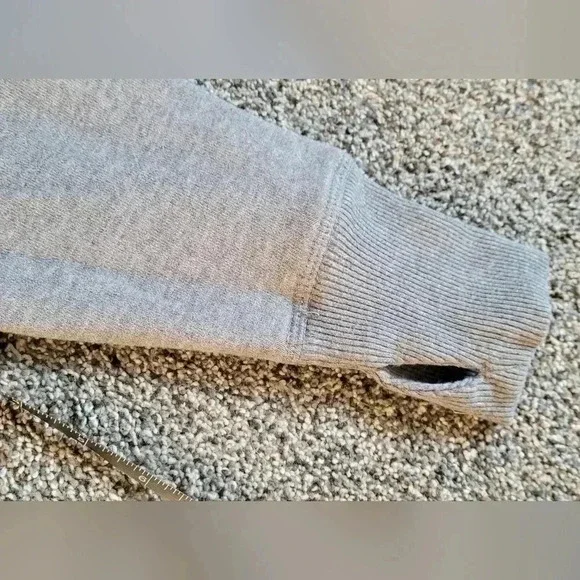 Tommy Hilfiger sport Gray Sweatshirt Pullover Crew Neck Long Sleeve Logo Sz sm - Picture 8 of 8